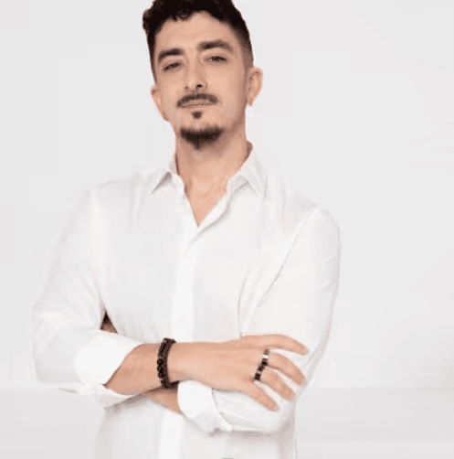 Adrian Perez Medina, Movingto team member